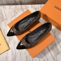 LV路易威登最新单鞋 尖头平底单鞋设计新颖