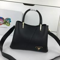 新款 Prada 普拉达