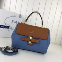 新款 Prada