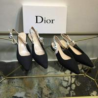 迪奥Dior 官网同步更新镀金五角星