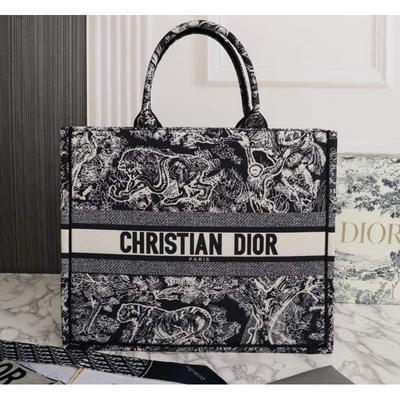 Dior 迪奥 大号锁边里外花纹配图片丝巾批发