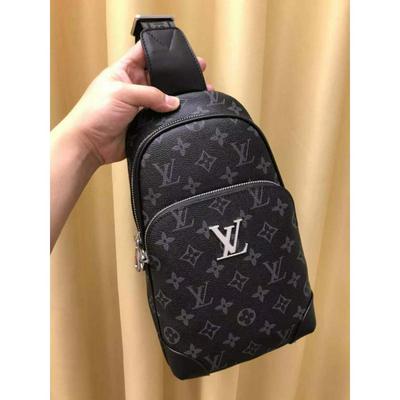 LV Louis Vuitton 路易威登 V家款新款v胸包采用专柜面料配头层牛皮批发