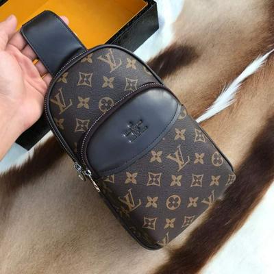 LV Louis Vuitton 路易威登 V家款新款 v胸包批发