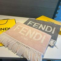 芬迪 Fendi 最新大F老花渐变双面围巾