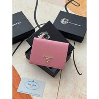 Prada 普拉达 同色大字母系列女士短夹