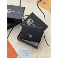 Prada 普拉达 同色大字母系列女士短夹