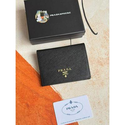Prada 普拉达 同色大字母系列女士短夹批发