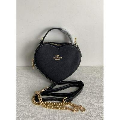 Coach 寇驰 七夕限定款 奥莱新款爱心斜挎包批发