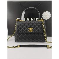 Chanel 香奈儿 独特设计肩背手提两用的扣盖包