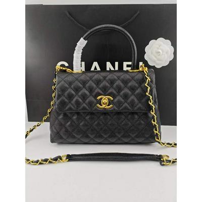 Chanel 香奈儿 独特设计肩背手提两用的扣盖包批发
