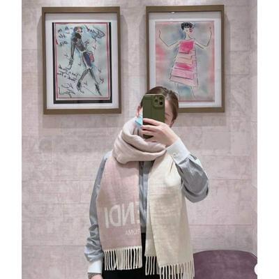 Fendi 芬迪 最新出炉连代购图都少的新款炒鸡无敌的美批发