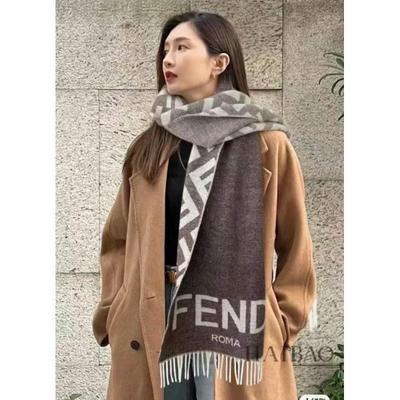 Fendi 芬迪 最新出炉连代购图都少的新款炒鸡无敌的美批发